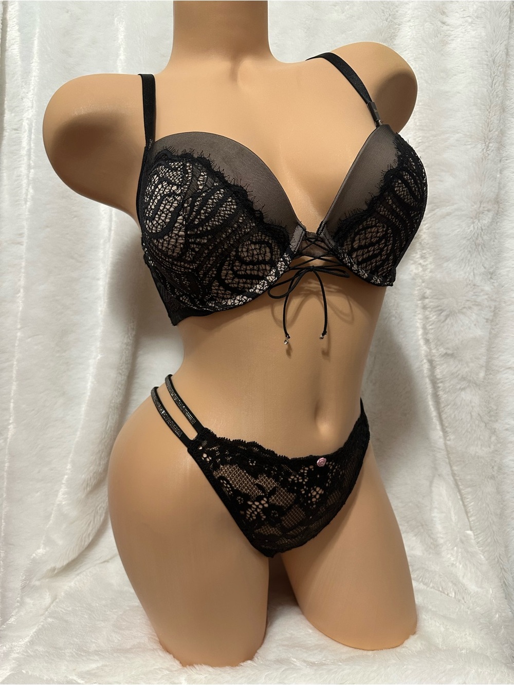 32DD, M Victoria's Secret Black Lace Push-Up Bra & Matching bra Set